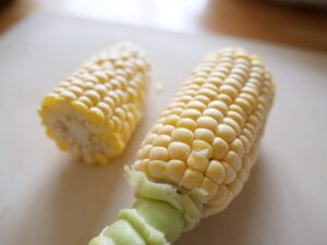 とうもろこしご飯　とうもろこしの皮を剥く　作り方　土鍋　レシピ