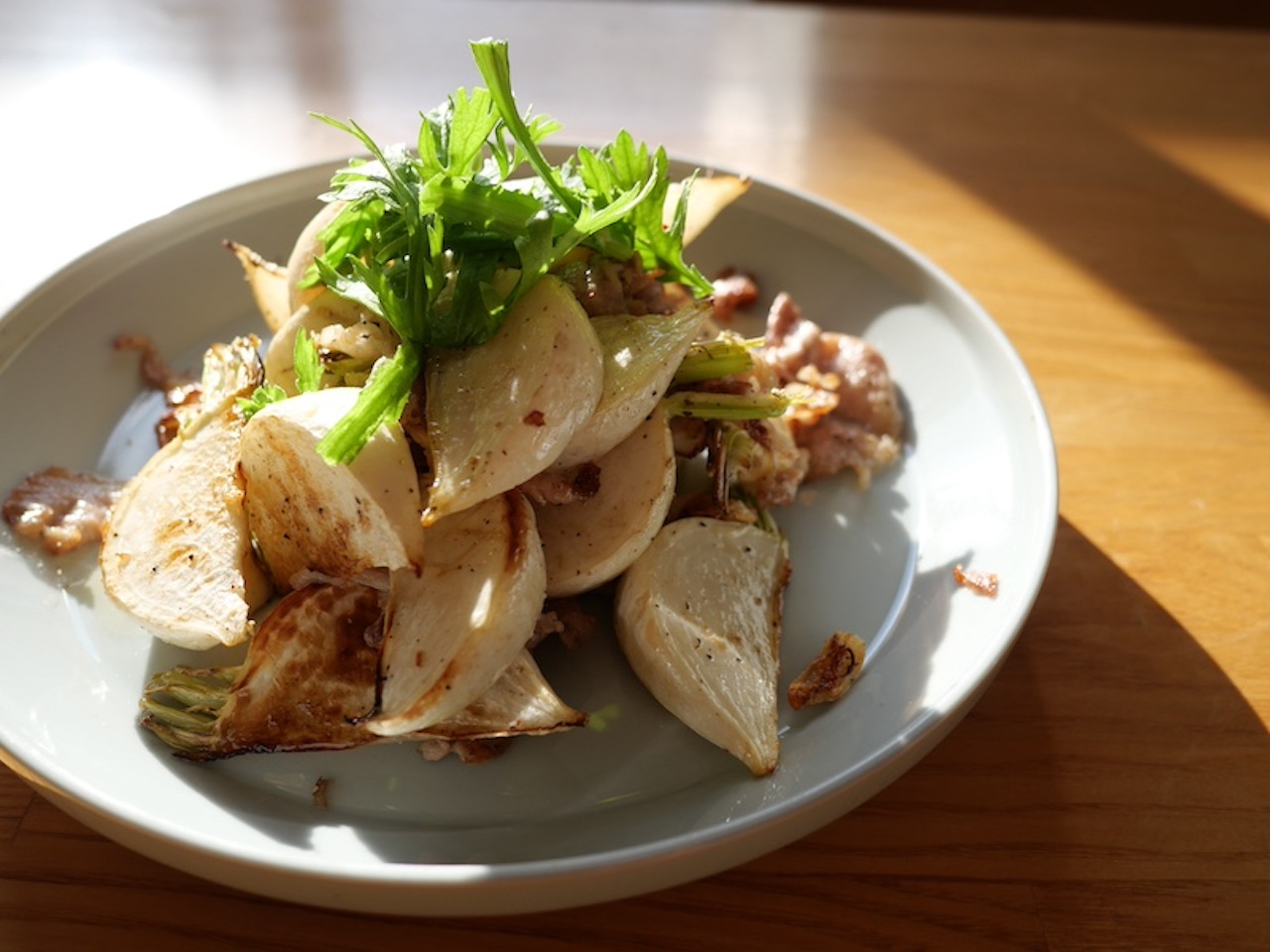 【簡単レシピ】焼きかぶと豚肉のペペロンチーノの作り方