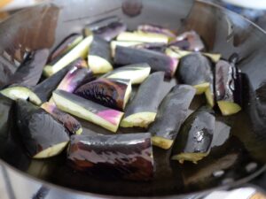 茄子の揚げ浸し　おかず　簡単レシピ　茄子を焼く