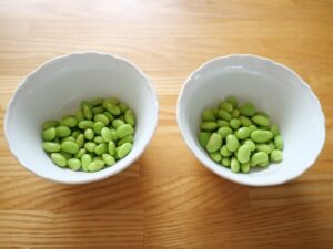 レシピ　枝豆スープの作り方　冷製　枝豆を2皿に分ける