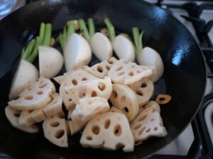 レシピ　れんこんとかぶの蒸し煮の作り方　エチュべ　れんこんとかぶを蒸し煮する