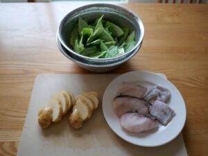 簡単レシピ　鱈とじゃがいもとキャベツの蒸し煮　作り方　材料