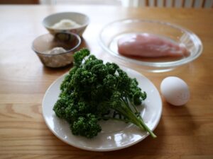 レシピ　鶏胸肉の香草パン粉オーブン焼き　材料