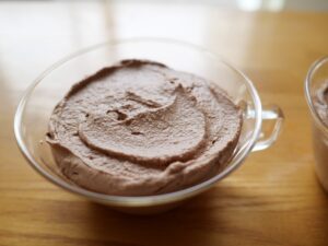 【簡単レシピ】ムース・オ・ショコラの作り方 ムースオショコラ mousse au chocolat チョコレートムース 器に入れて冷やす