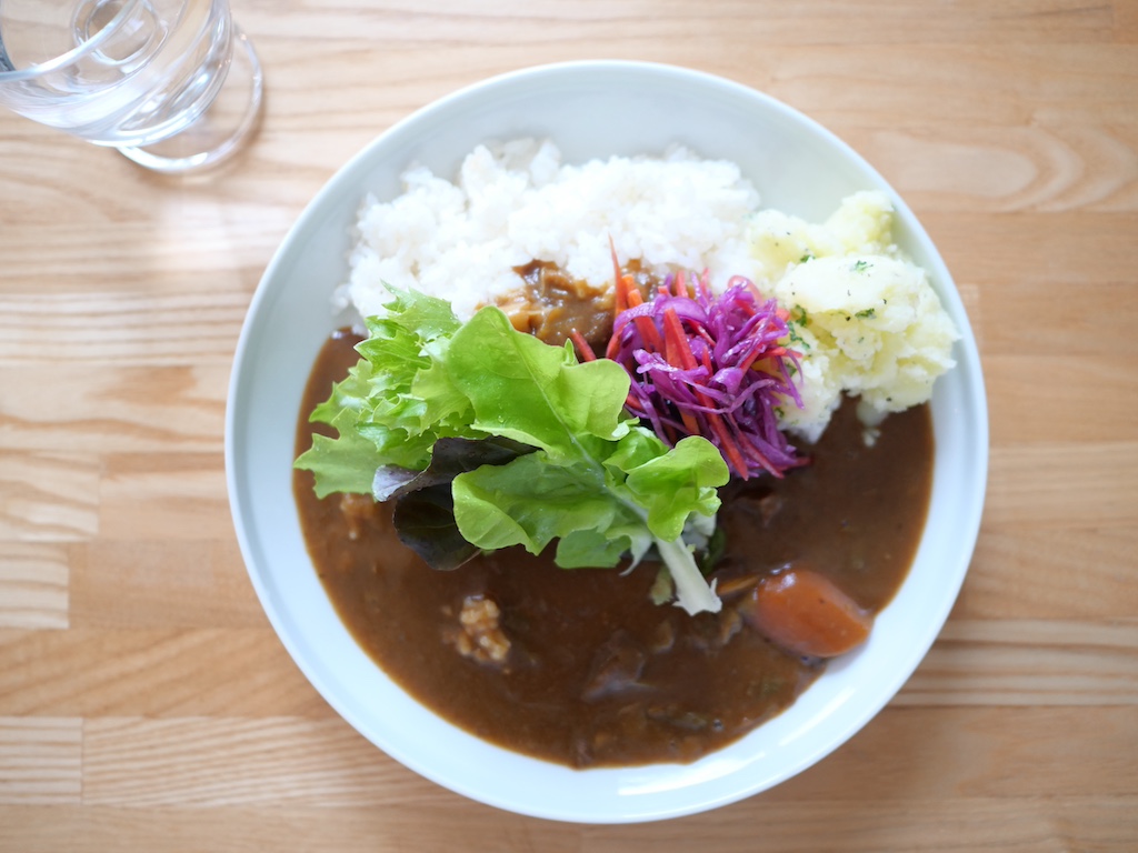 紫キャベツと人参のラペ　　付け合わせ　カレー