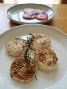 焼き白茄子とトマトのミルフィーユ仕立て　焼いた白茄子とトマト