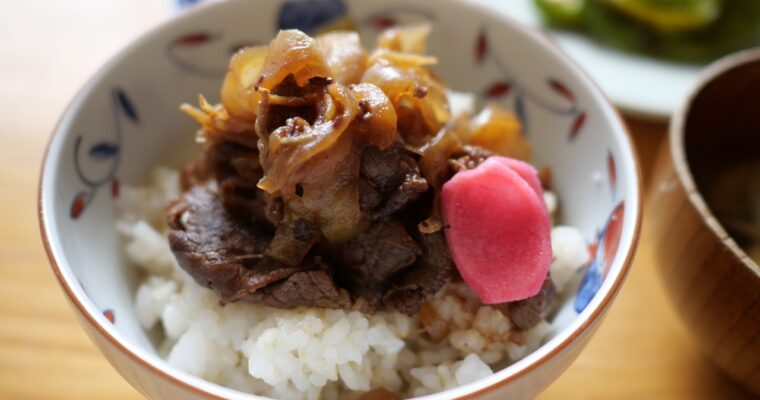 【簡単レシピ】汁なし牛丼の作り方（お弁当にもおすすめです）