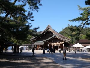 出雲大社　犬　参拝　わんことおでかけ　犬と旅行　拝殿