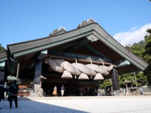 出雲大社　犬　参拝　わんことおでかけ　犬と旅行　神楽殿