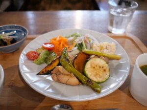 東温市　カフェ　スーパーたかすか　ランチ　アクセサリー　CHIKAKO　雑貨